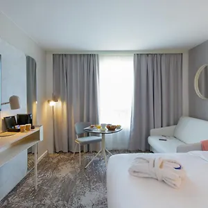 4* Hotel Novotel Pont De L'arc